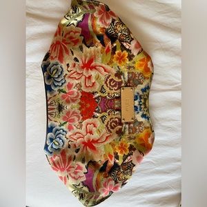 Alexander McQueen Manta Clutch